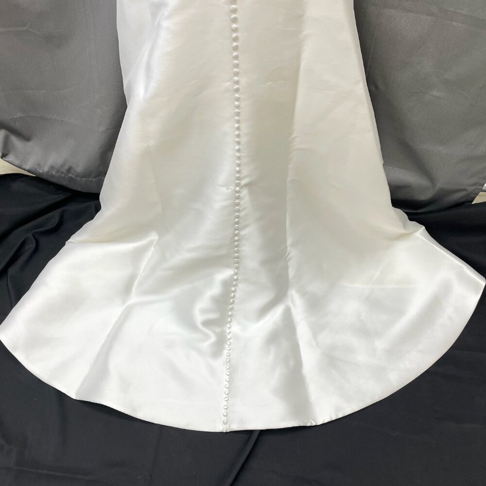 Pronovias "Oberon" Plus Size Mikado Mermaid Wedding Dress - Picture 7 of 13